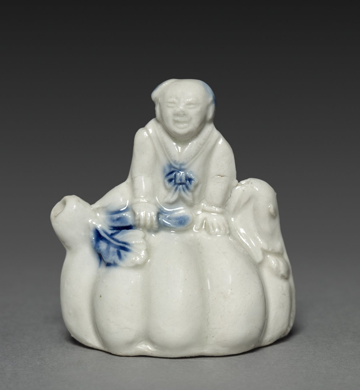 Waterdropper i form av kinesisk pojke som sitter på en kalebass, 1700-1800-talet. av Unbekannt