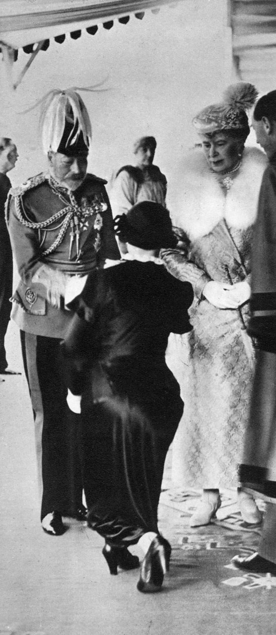 Västra London borgmästare och borgmästarinnor presenterade för kungen, Kensington, 1935, 1936 av Unbekannt