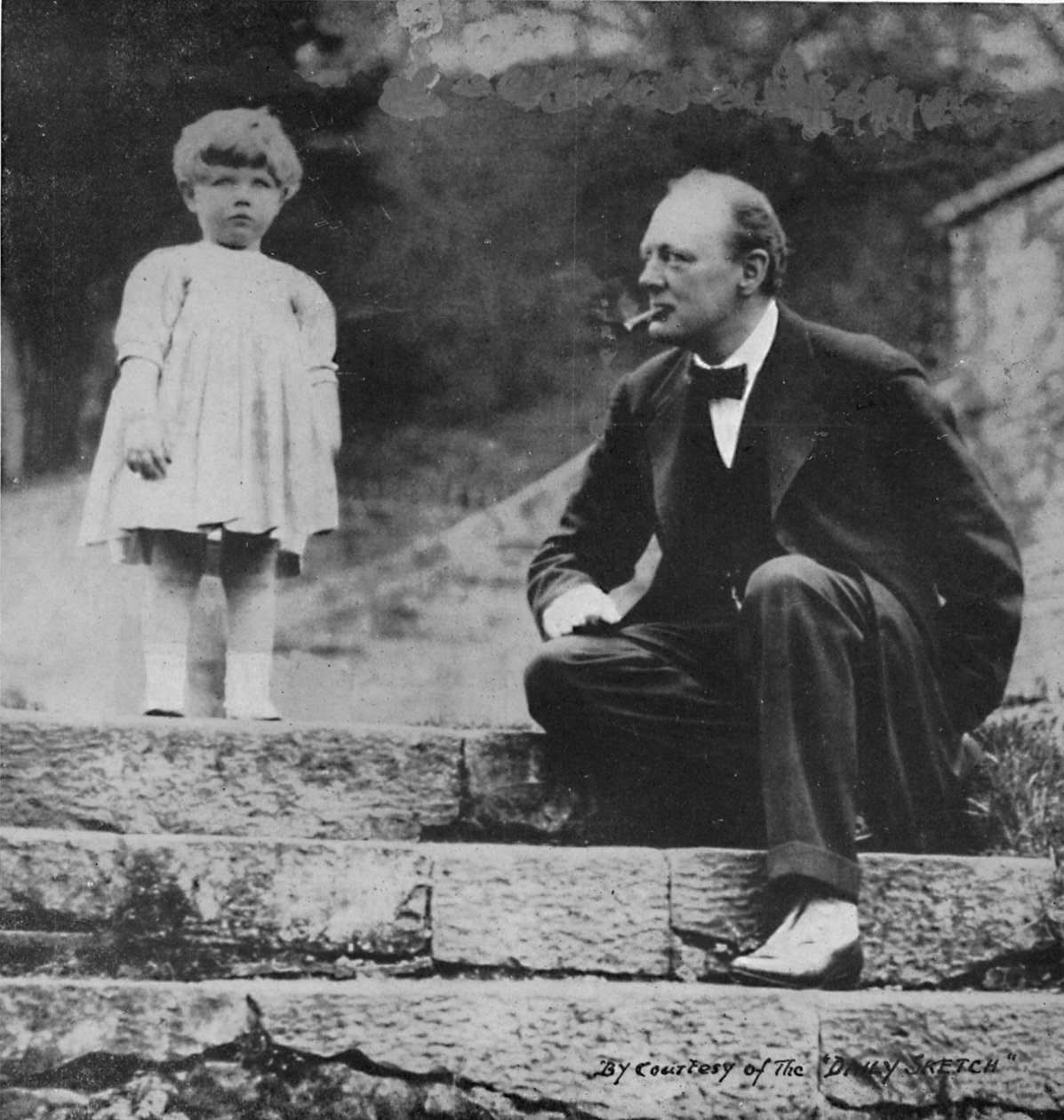 Winston Churchill med sin dotter Mary i Chartwell, c1924, 1945 av Unbekannt