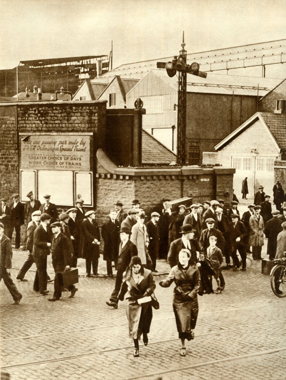 Arbetare som lämnade...efter att konstruktionen av Cunarder 534 avbröts, december 1931, 1935. av Unbekannt