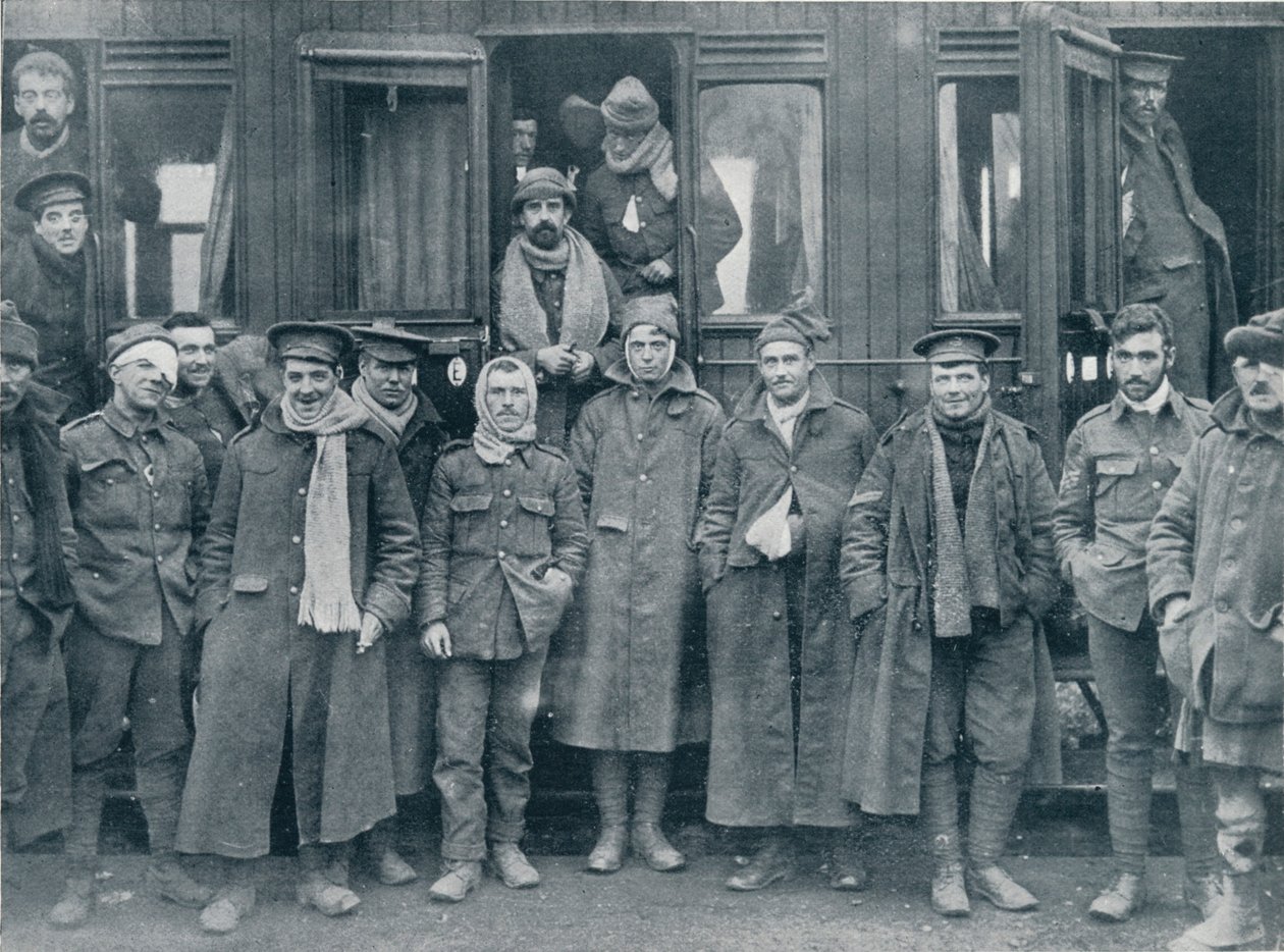 Sårade engelska trupper på väg till ett bassjukhus, c1914 av Unbekannt