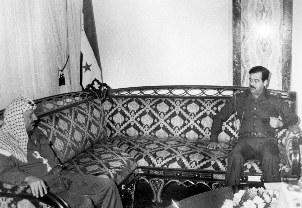 Yasser Arafat och Saddam Hussein, Irak, 1987 av Unbekannt