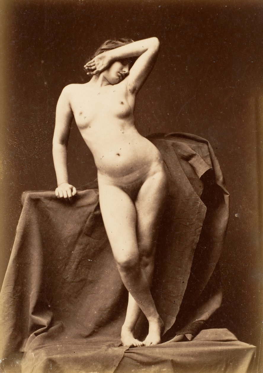 [Ung kvinna, naken, framifrån med hand över ansikte], 1860-talet. av Unbekannt