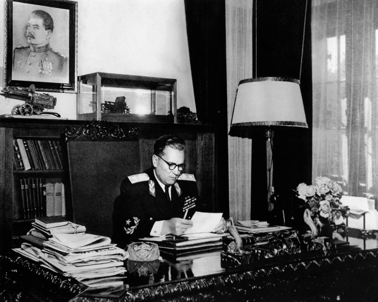 Den jugoslaviske ledaren marskalk Josip Broz Tito på hans kontor, Belgrad, Jugoslavien, c1946-c1947. av Unbekannt