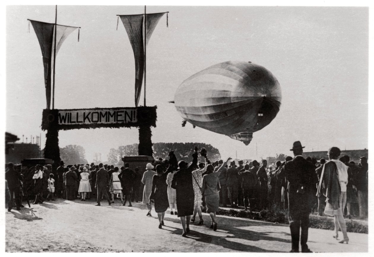 Zeppelin LZ 127 Graf Zeppelin landar vid Friedrichshafen, Tyskland, 1933 av Unbekannt