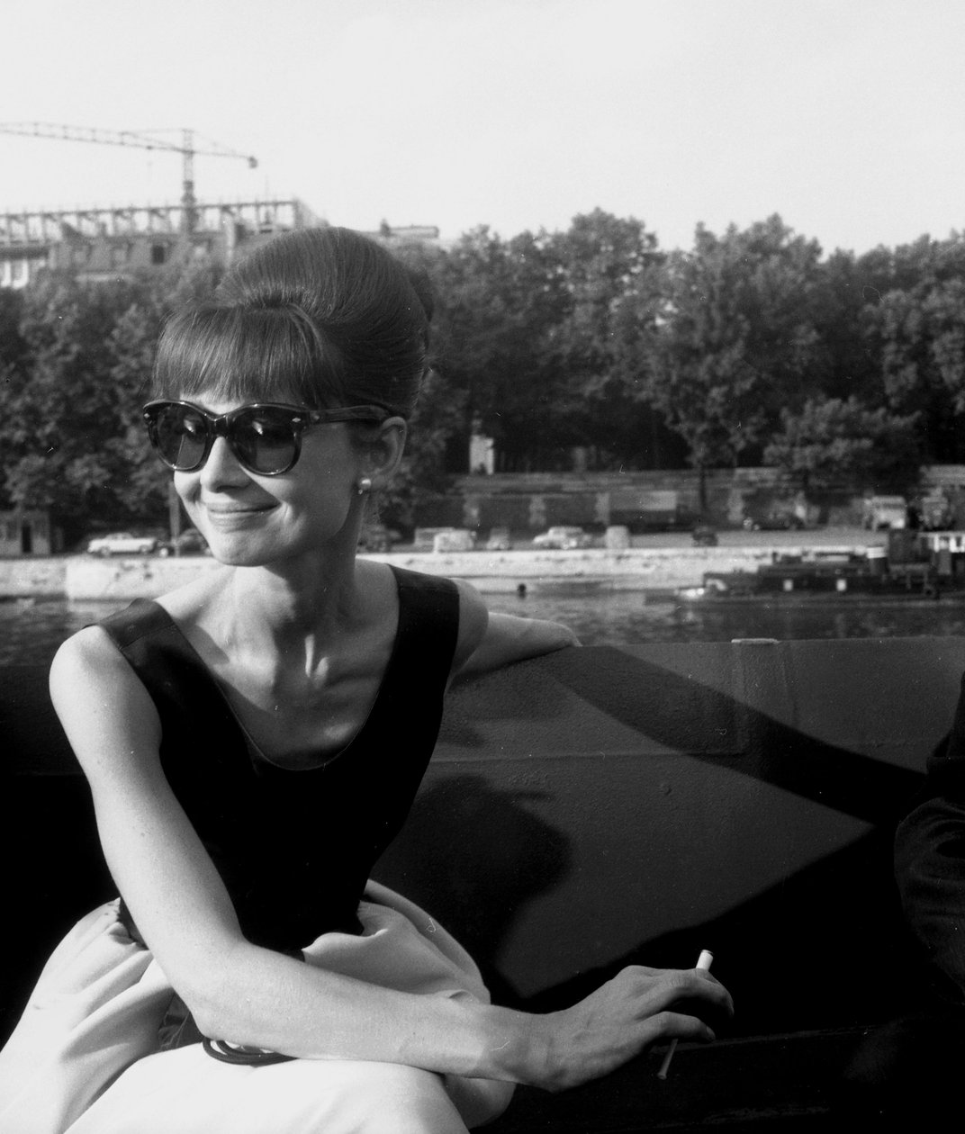 Skådespelerskan Audrey Hepburn på uppsättningsfilmen Paris "Paris When It Sizzles" 13 juli 1962 av Unbekannt Unbekannt