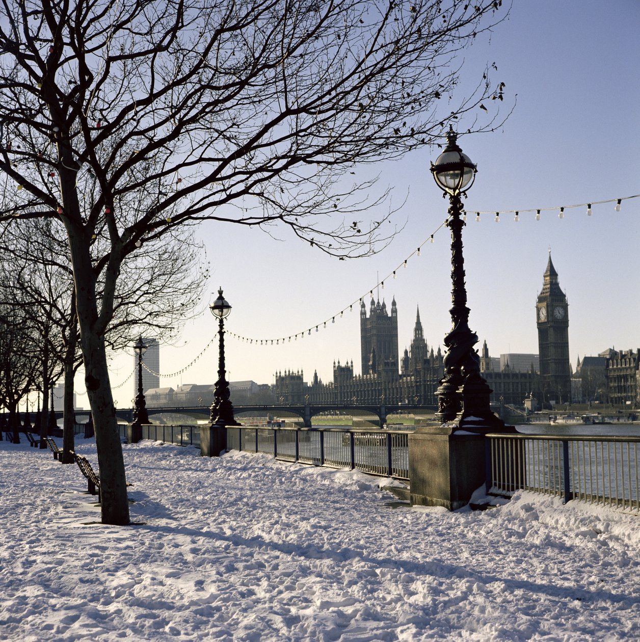 Big Ben, Westminster Abbey og Houses of Parliament i Snow Swed av Unbekannt Unbekannt