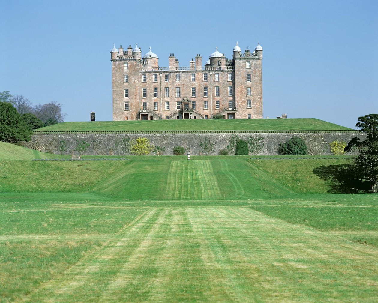 Drumlanrig Castle, Vy över exteriören, Scottish School, byggd 1679-91, Dumfries, Storbritannien av Unbekannt Unbekannt