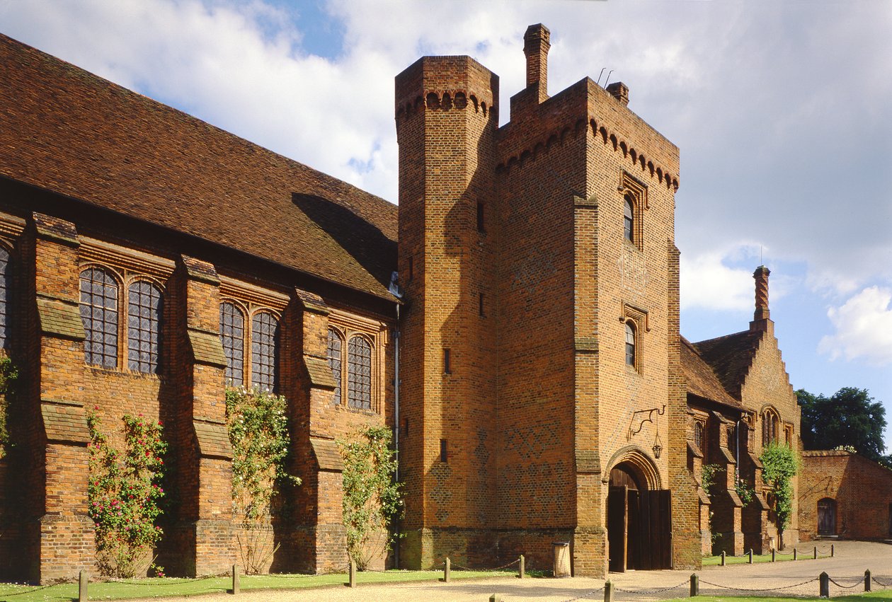 Exteriörvy av det gamla palatset i Hatfield House, Hertfordshire, byggt på 1480-talet av Unbekannt Unbekannt