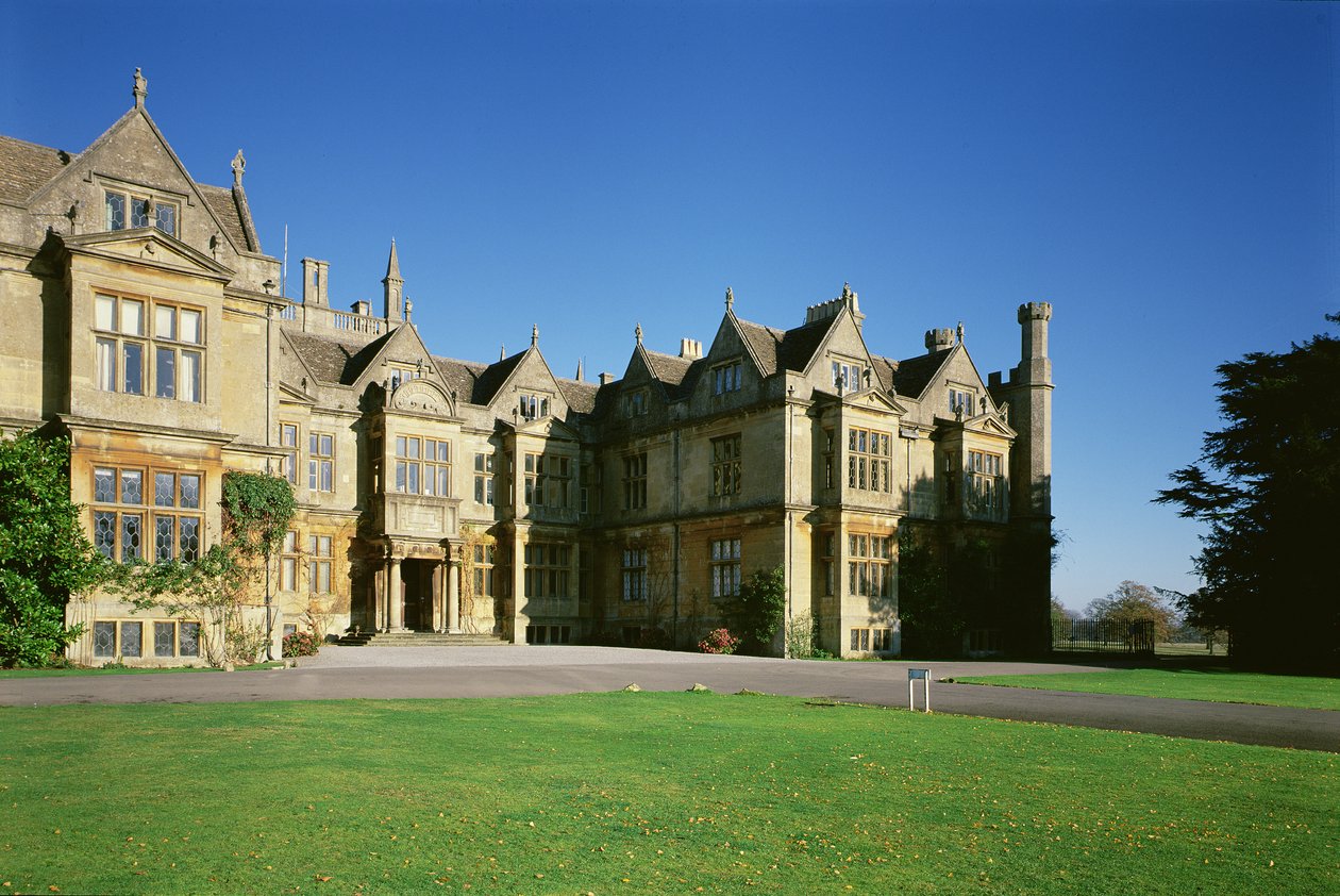Exteriör vy av den centrala delen av huset, Corsham Court, Wiltshire av Unbekannt Unbekannt