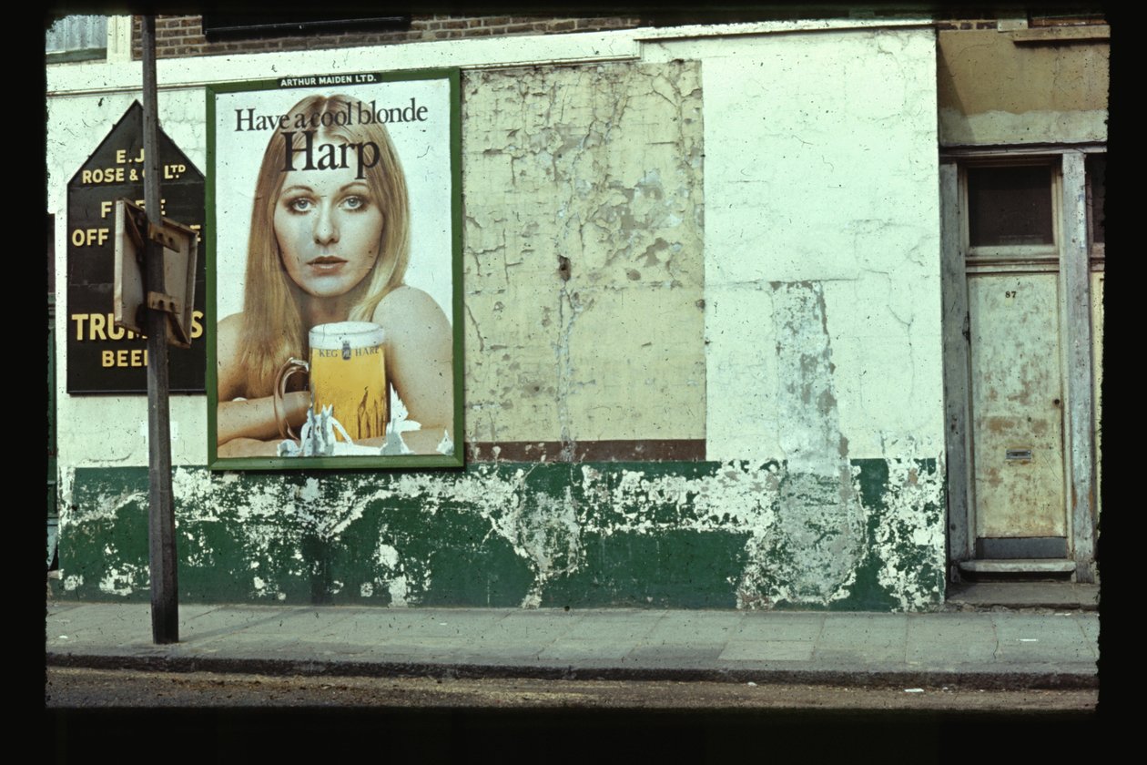 Have a Cool Blonde Harp, Kilburn, 1966 (foto) av Unbekannt Unbekannt