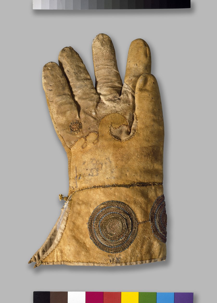 Hawking Glove, från Tradescant Collection (rödbrunt romerskinn med panel av gråvitt barn- eller hundskinn) av Unbekannt Unbekannt