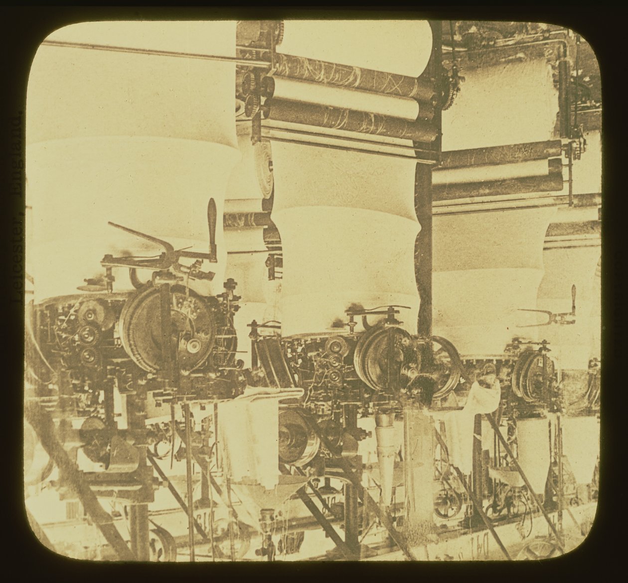 Stickmaskiner på jobbet i Wolsey Woolen Factory, Leicestershire, ca 1850 av Unbekannt Unbekannt