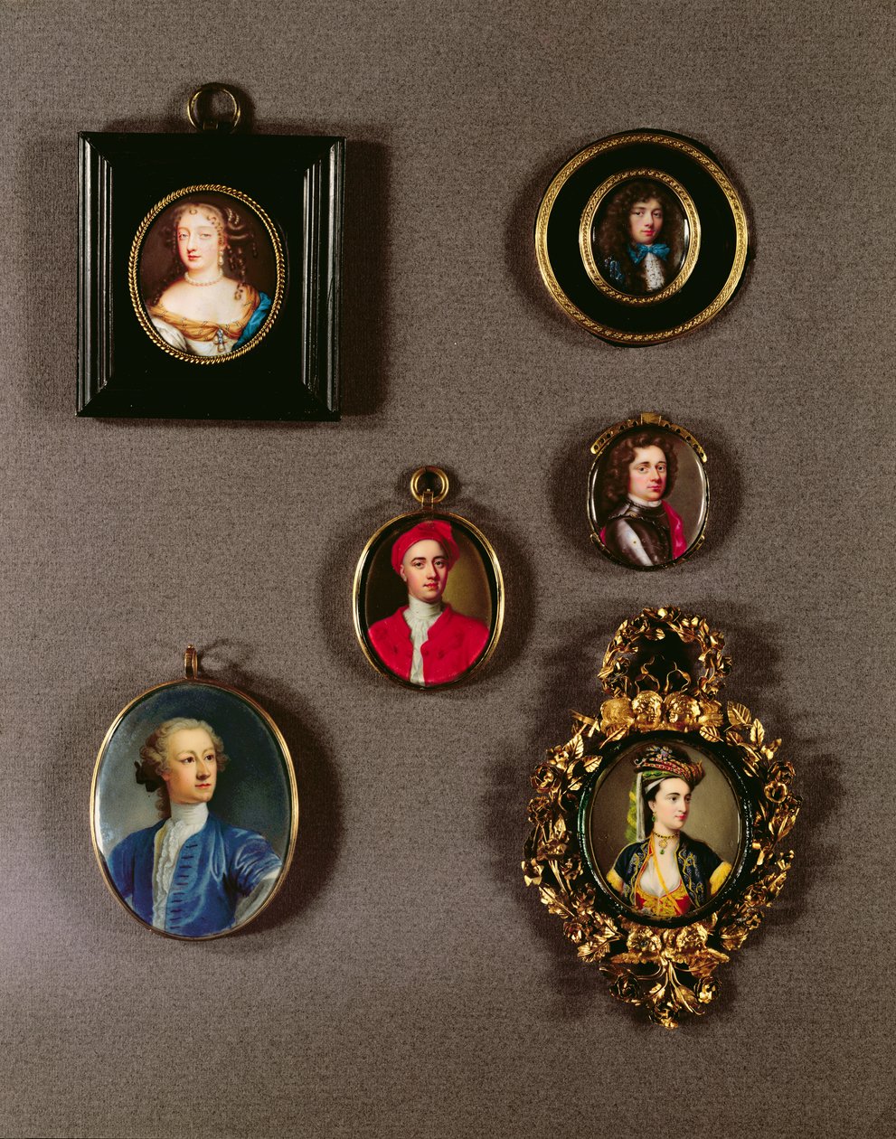 Miniatyrer från LtoR, TtoB: Frances Teresa Stuart, hertiginna av Richmond och Lennox (för detaljer se 97685) av Jean Petitot (1607-91); Självporträtt av Jean Petitot (1607-91); Charles Fitzroy, 2:e hertig o av Unbekannt Unbekannt