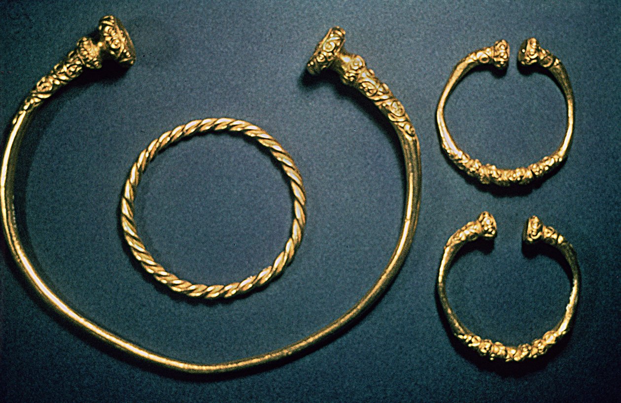 Halsband och armband från Waldalgesheim, mitten av 300-talet (guld) av Unbekannt Unbekannt