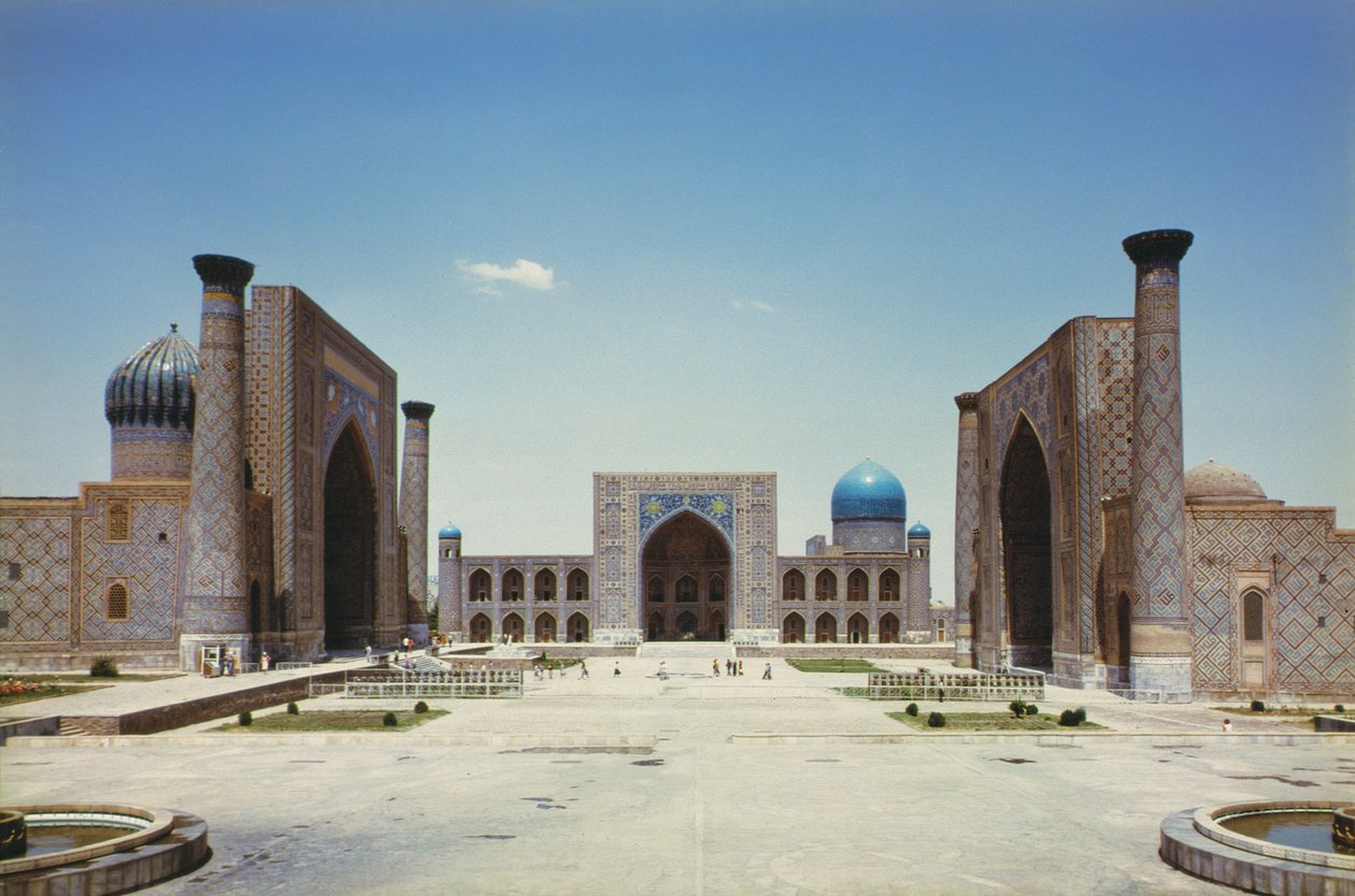 Registan, med de tre muhammedanska religiösa högskolorna (madrasahs) av Unbekannt Unbekannt