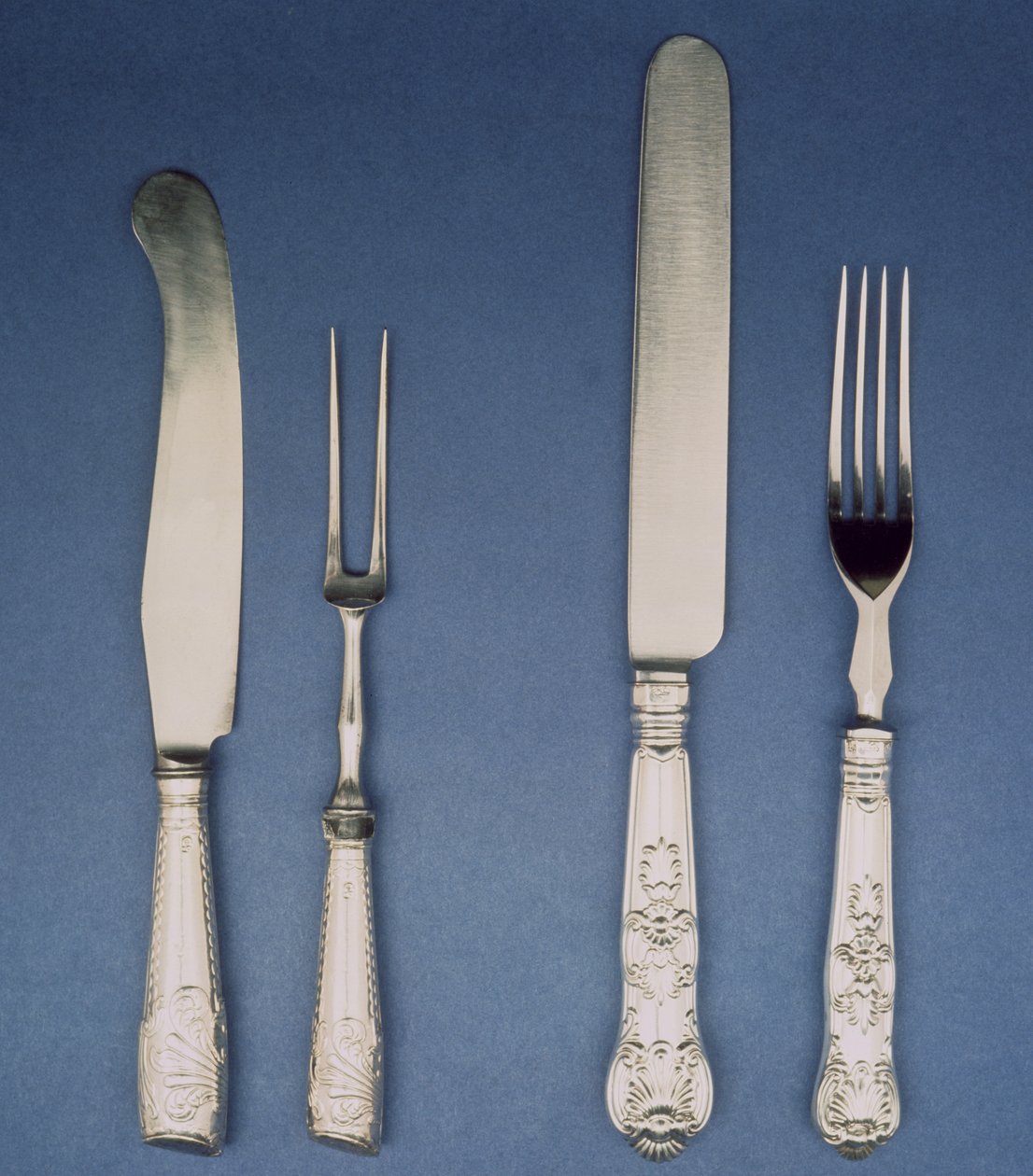 Silverkniv och gaffel, Sheffield, ca 1780 och senare version 1835, av Atkin och Oxley av Unbekannt Unbekannt