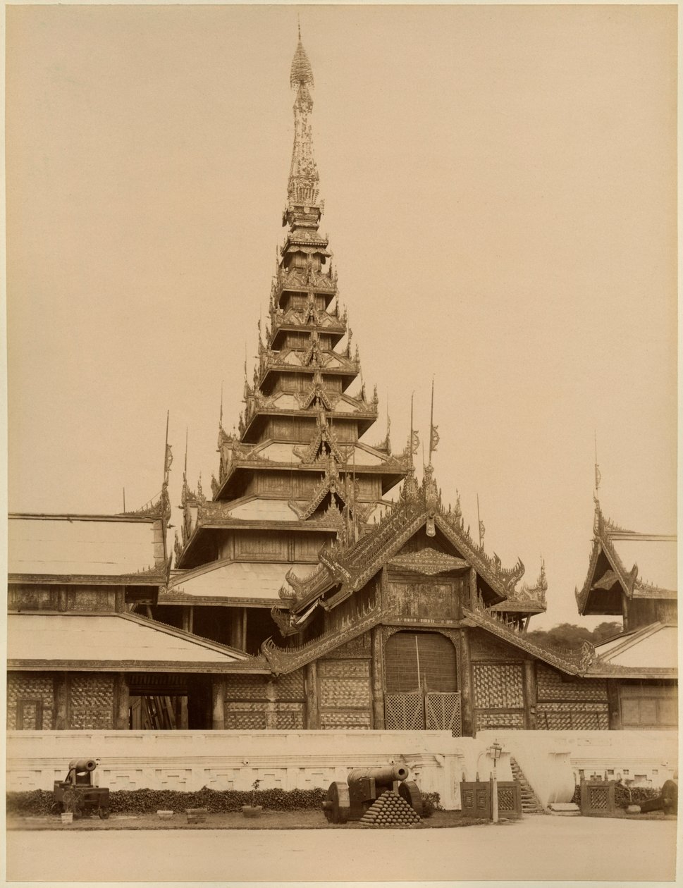 Myei-nan eller Main Audience Hall i Mandalay-palatset, Burma, sent 1800-tal (albumintryck) av Unbekannt Unbekannt