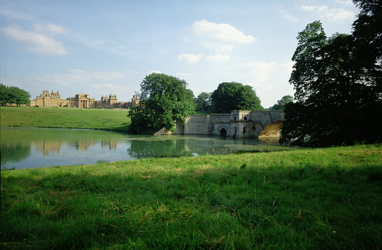 Utsikt från sjön, Blenheim Palace, Oxfordshire av Unbekannt Unbekannt