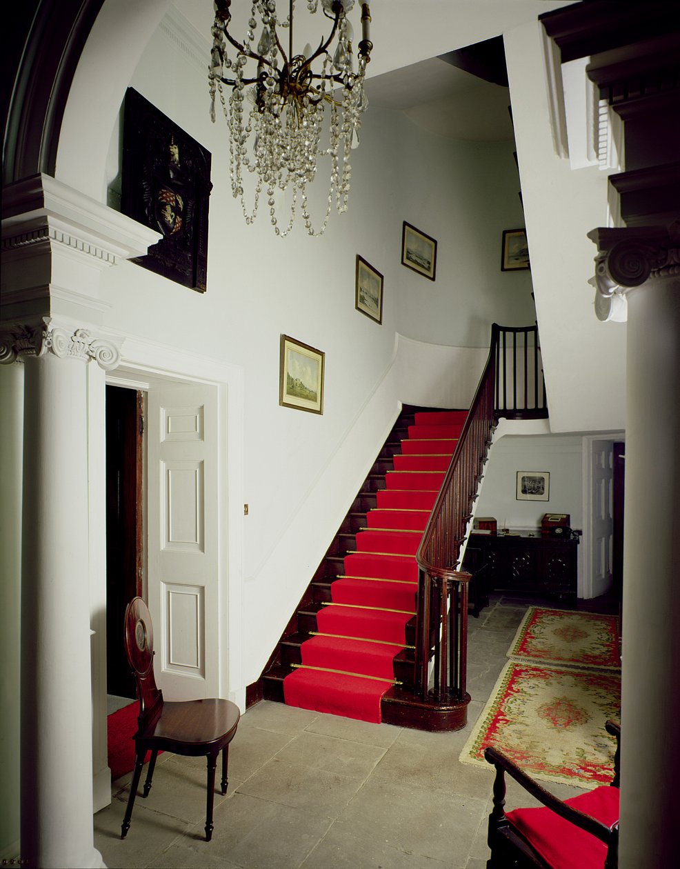 Utsikt över hallen och trappan till Belle Isle House, Lake Windermere, byggt 1774-c.1781 av Unbekannt Unbekannt