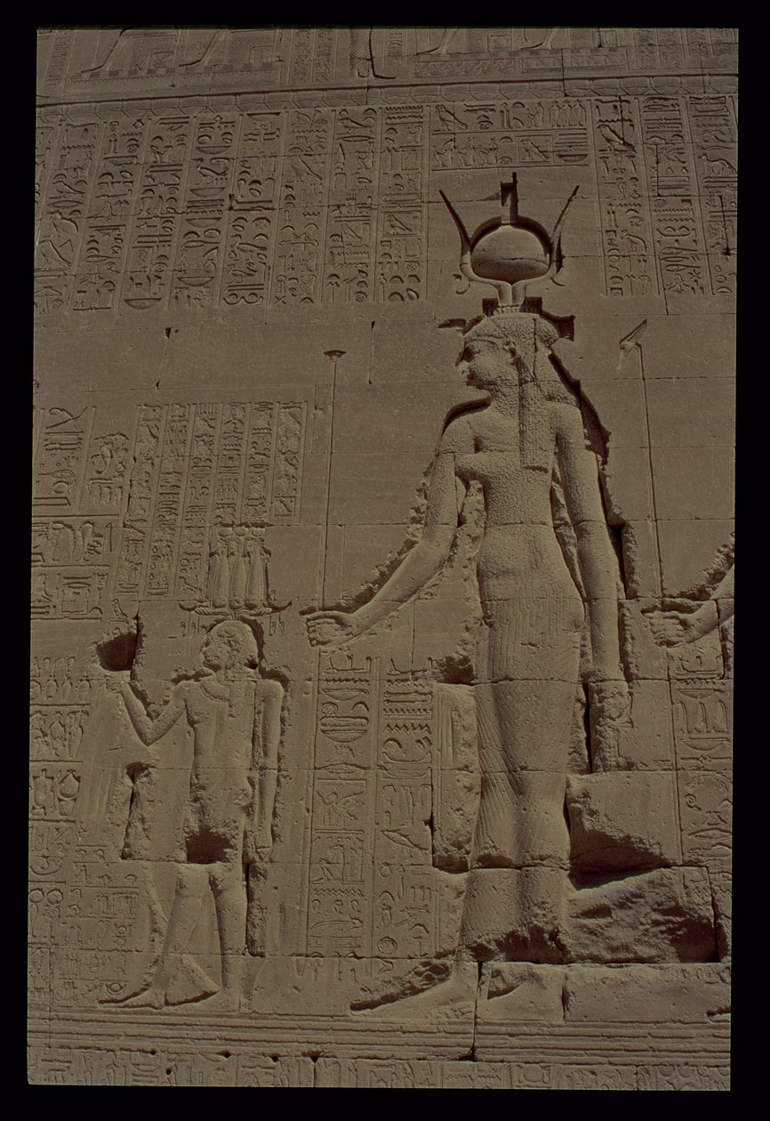 Relief föreställande Hathor och hennes son, Ihy, från templets bakre vägg, ca 125 f.Kr.-60 e.Kr. av Unbekannt Unbekannt