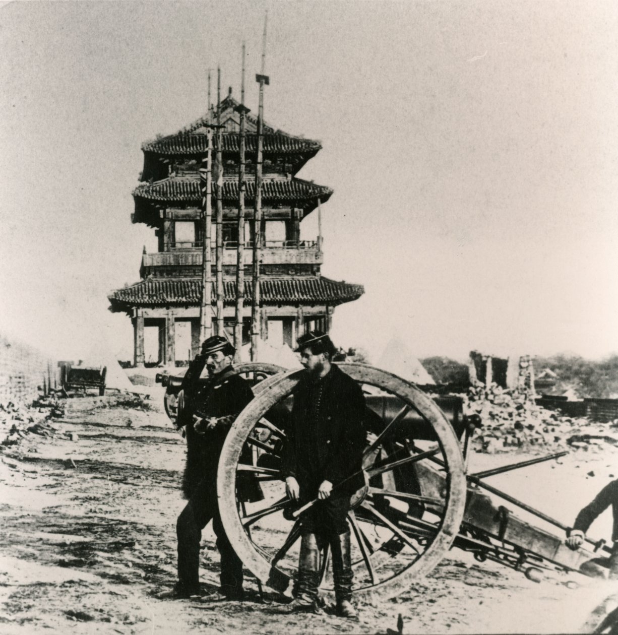 Franska soldater vid en kanon i Peking under den anglo-franska expeditionen till Kina, 1860 av Unbekannt Unbekannt