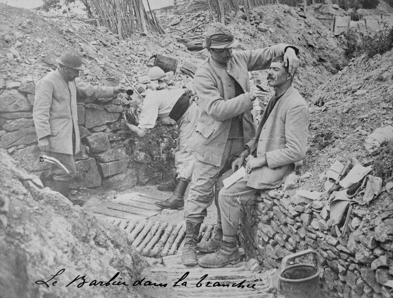 Fransk skyttegravsbarberare, 1915-18 av Unbekannt Unbekannt