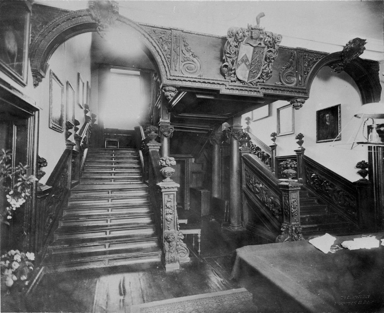 Trappan till Eyrecourt Castle, Co. Galway, Irland, ca 1890 av Unbekannt Unbekannt
