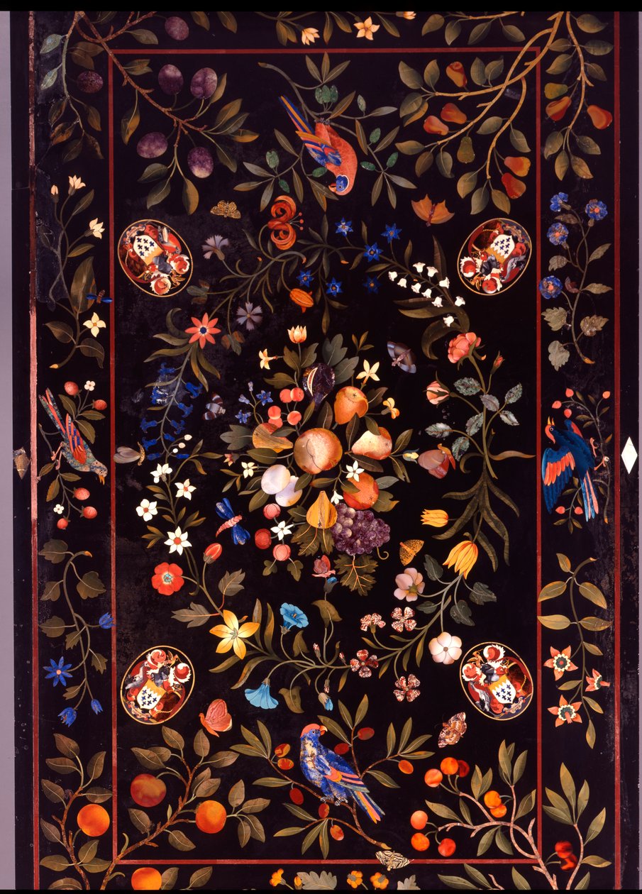 En florentinsk pietra dura bordsskiva inlagd med olika marmor och lapis lazuli centrerad av en utställning av frukt, ca 1670 av Unbekannt