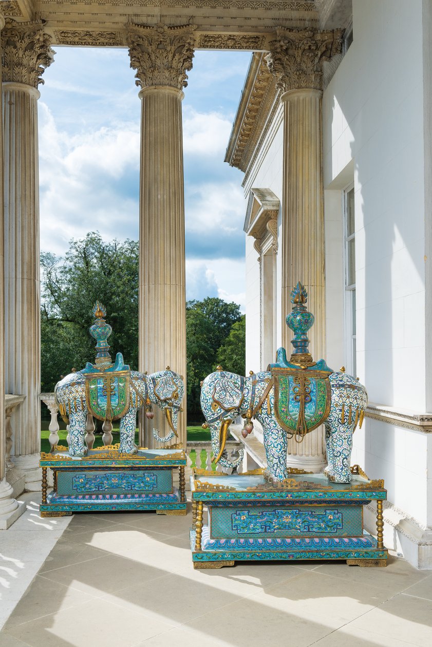 Ett par stora kinesiska Cloisonne-emaljelefanter på stativ, ca. 1900 (Cloisonne emalj) av Unbekannter Künstler