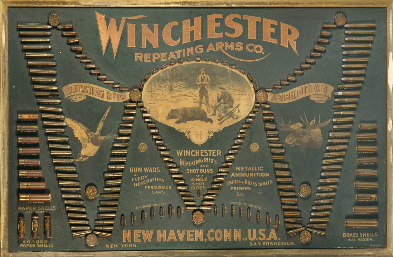 En Winchester Cartridge-displaytavla, med ett omfattande urval av metalliska, mässings- och pappershylsa gevär och skottpatroner arrangerade i form av ett utökat "W" av Unbekannt
