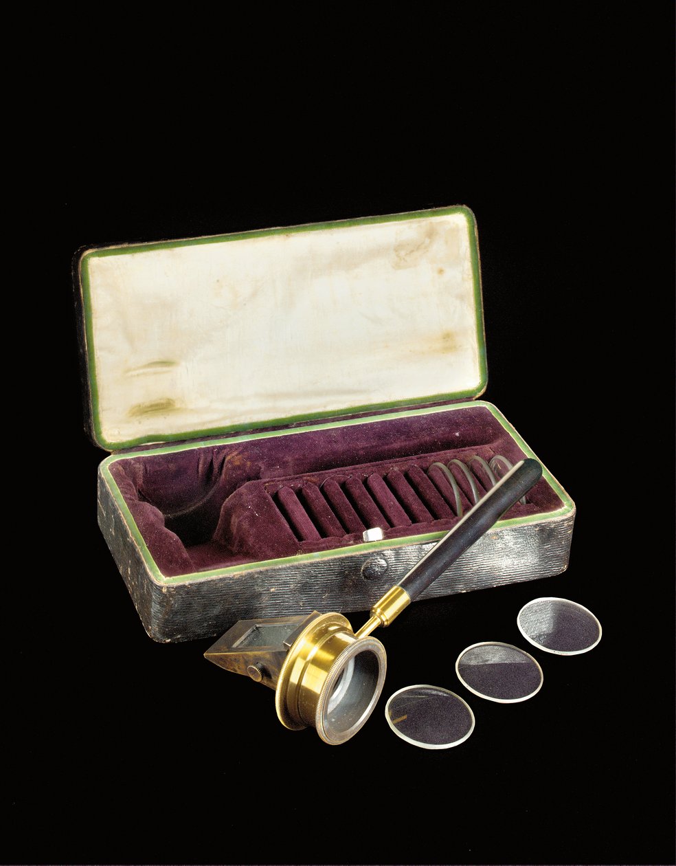 Ett sällsynt, tidigt Helmholtz-mönster oftalmoskop, ca 1852 (mässings- och ebenholtsinstrument med glaslinser i sidenfodrat läderfodral) av Unbekannt
