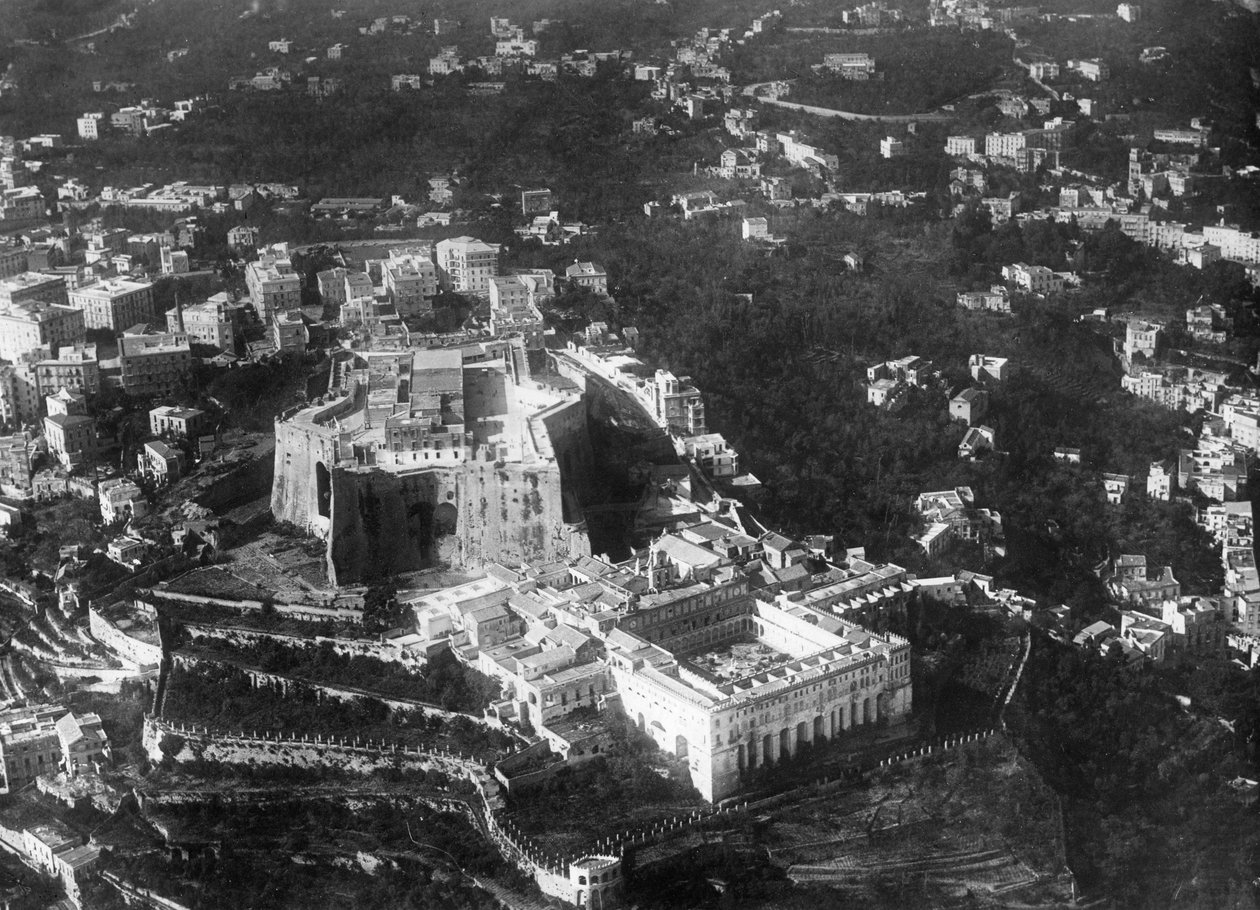 Flygfoto över Neapel, Italien som visar den medeltida fästningen Castel Sant