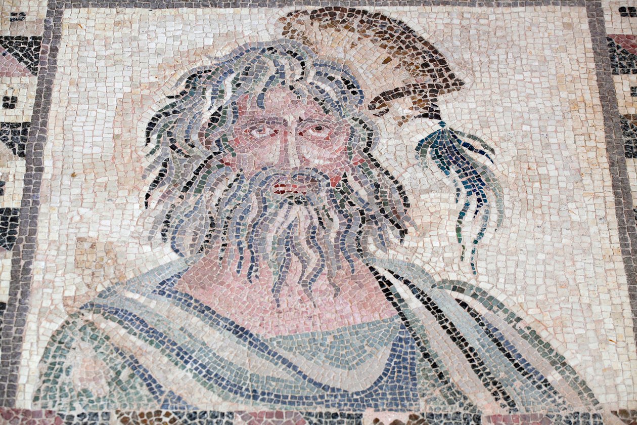 Vinterbyst - Detalj av panelen fyra årstiderna - Paphos mosaiker, Dionysos hus - Slutet av 2:a århundradet e.Kr. - Cypern - Personifiering av vintern - Detalj av mosaiken av de fyra årstiderna - Mosaiker från Paphos, Dionysos hus - Slutet II århundradet ak av Unbekannt