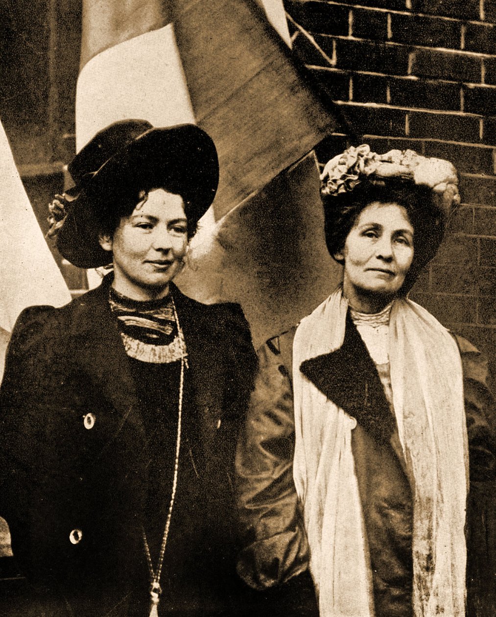 Christabel och Emmeline Pankhurst (foto) av Unbekannter Künstler