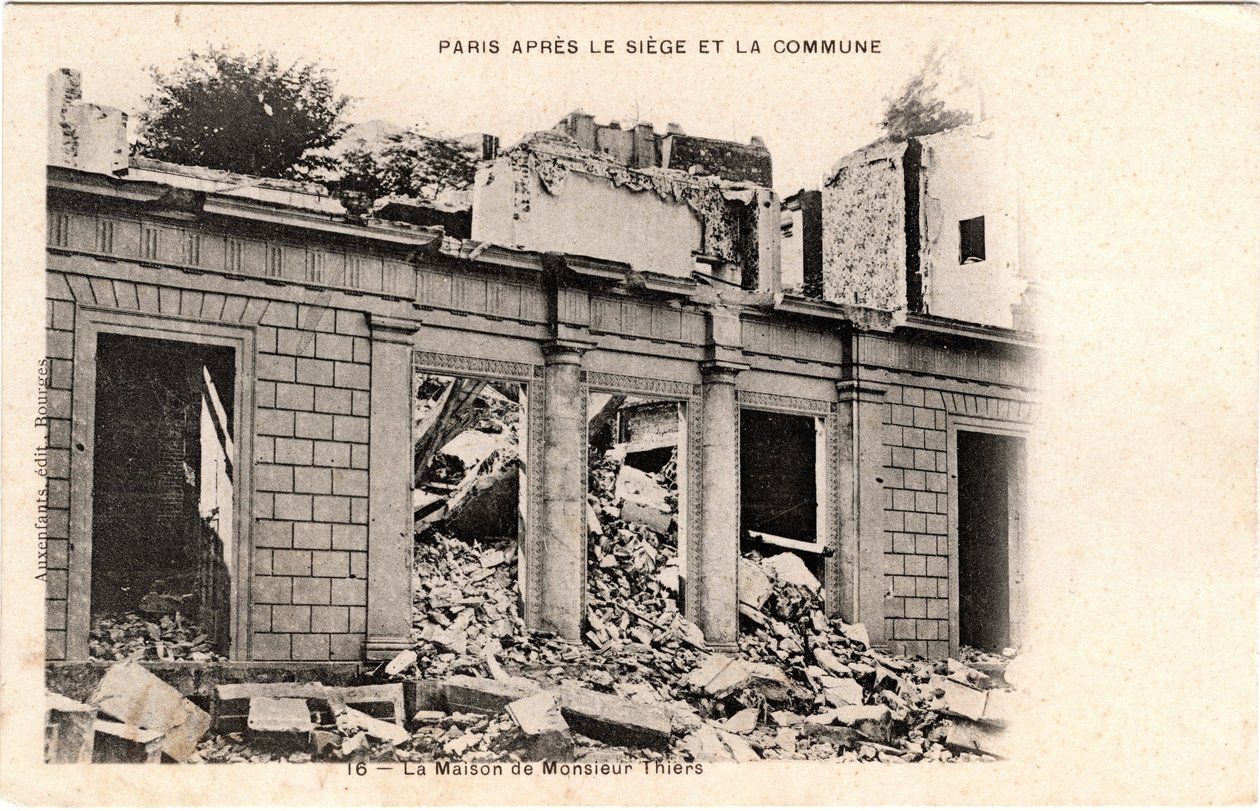 Commune de Paris (1871): Adolphe Thiers herrgård förstördes efter konfiskeringen av hans egendom i maj 1871. Tryck på kartong, Dim. 9x14 cm av Unbekannt