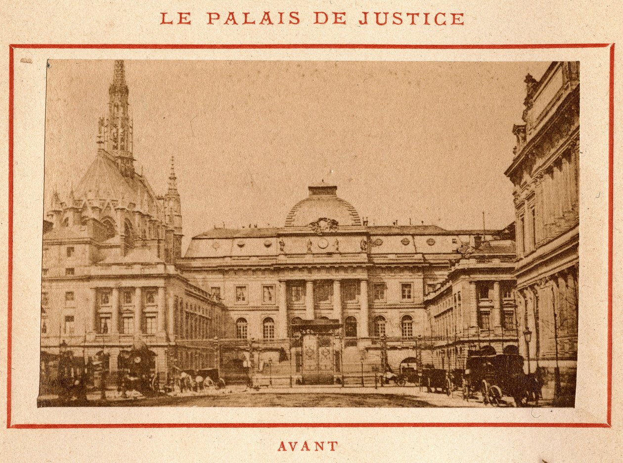 Commune de Paris (1871): utsikt över Palais de Justice i Paris innan dess brand i maj 1871. Fotografi av Pierre Pepetit. Tryck på kartong, Dim. 9x5,4 cm av Unbekannt