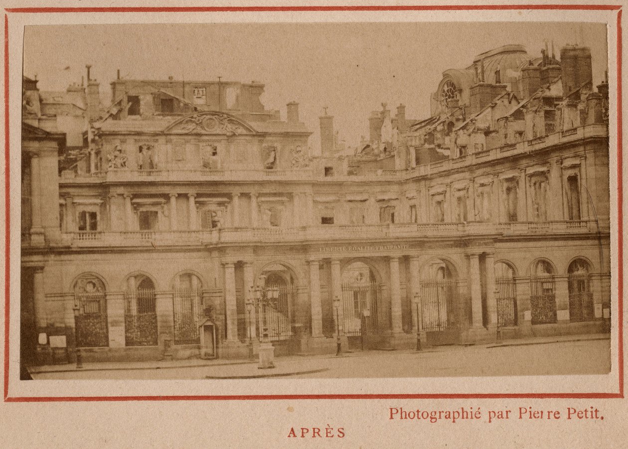 Paris kommun (1871): utsikt över Palais-Royal (Palais Royal) i Paris efter branden i maj 1871. Fotografi av Pierre Pepetit. Tryck på kartong, Dim. 9x5,4 cm av Unbekannt