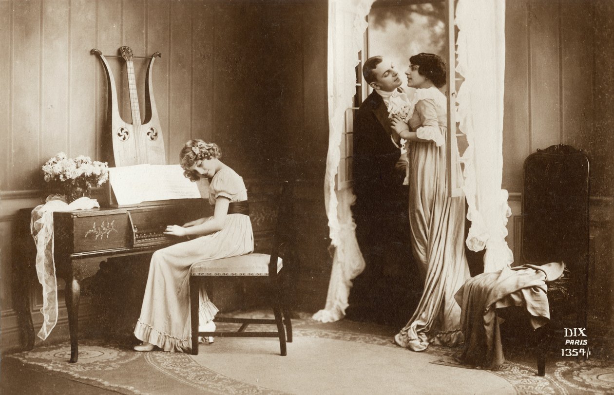 Uppvaktande par och ung flicka som spelar Pianoforte, Paris, ca 1920 (vykort) av Unbekannter Künstler