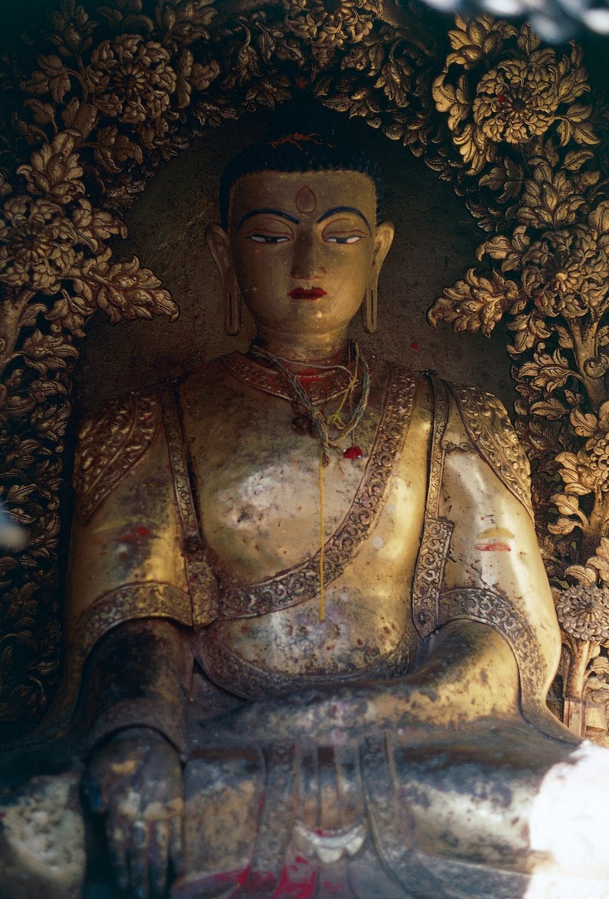 Krypt med staty av Buddha, Swayambhunath (aptemplet), Kathmandu Valley (Unescos världsarvslista av William M. Timlin