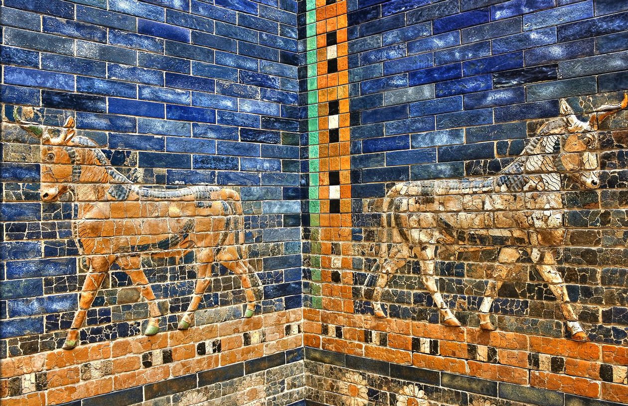 1930 年代に再建されたイシュタル門の細部、紀元前 575 年頃のオリジナルのレンガを使用して完成、ペルガモン博物館、ベルリン、ドイツ (写真) スウェーデン語 av Unbekannter Künstler