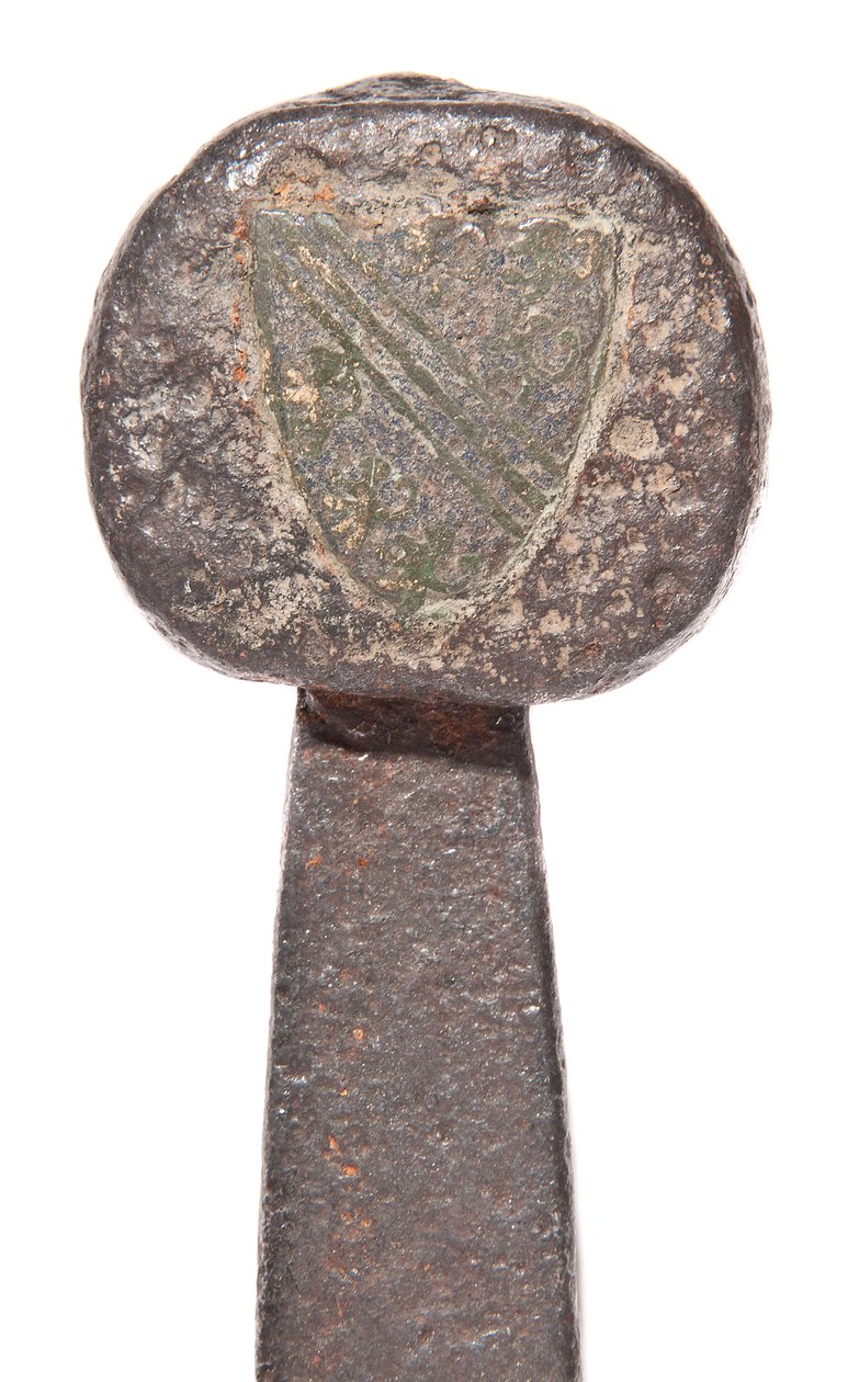 Detalj, senmedeltida bredsvärd med tidigare vikingablad och vapenlager av familjen De Bohun av Unbekannt