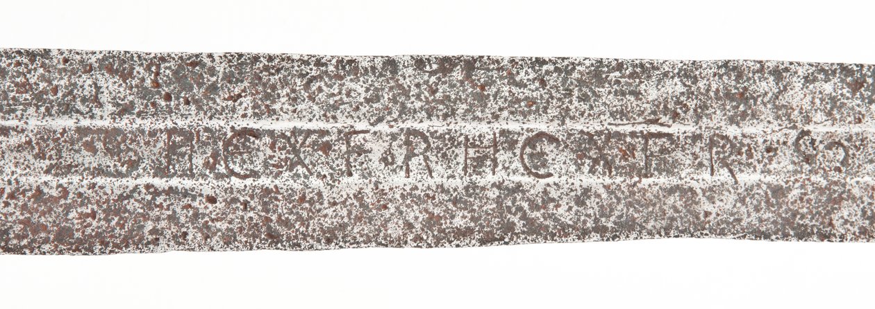 Detalj, senmedeltida bredsvärd med tidigare vikingablad och vapenlager av familjen De Bohun av Unbekannt