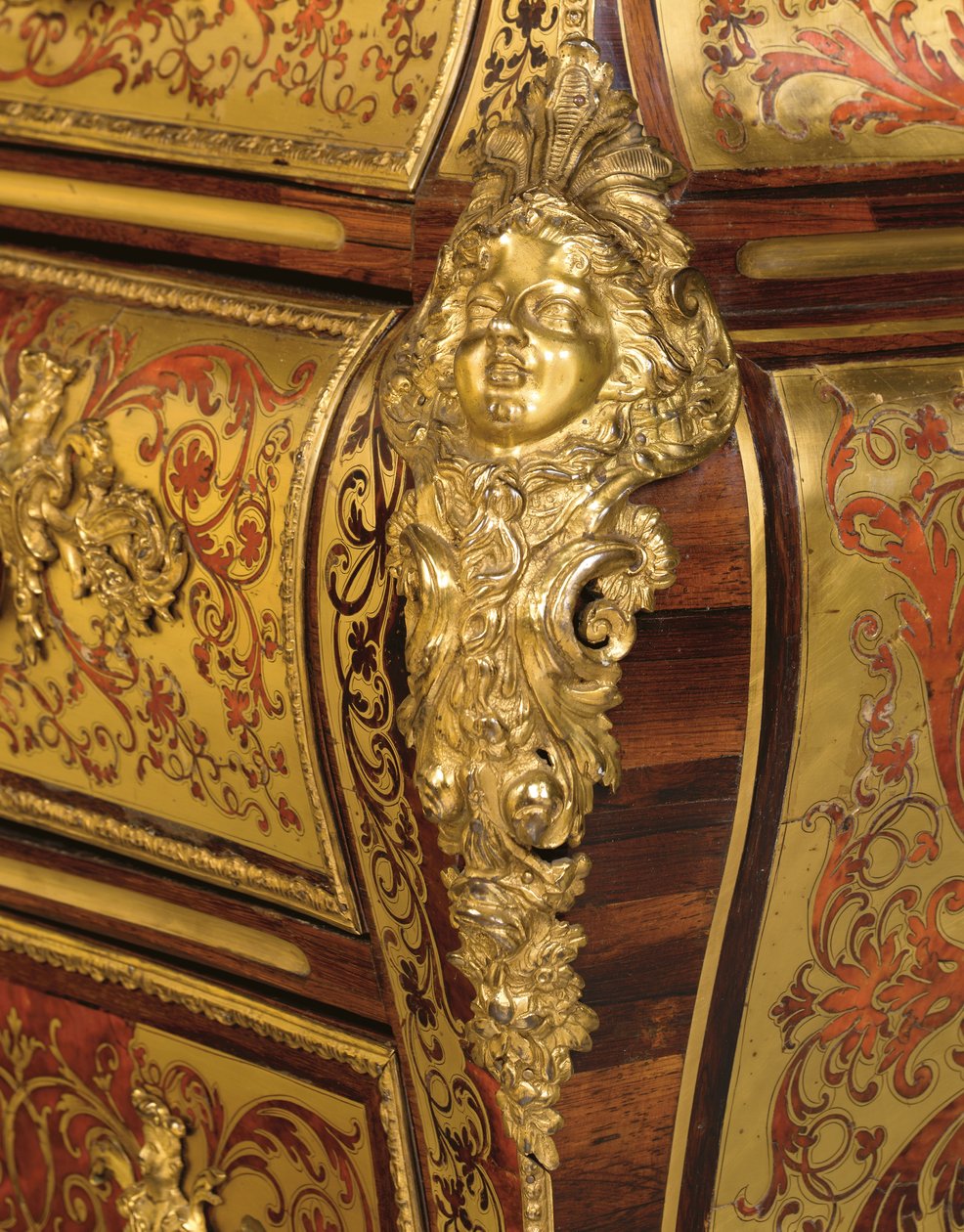 Detalj av en Regence Boulle intarsiakommod en tombeau, 1700-1800-tal av Unbekannt
