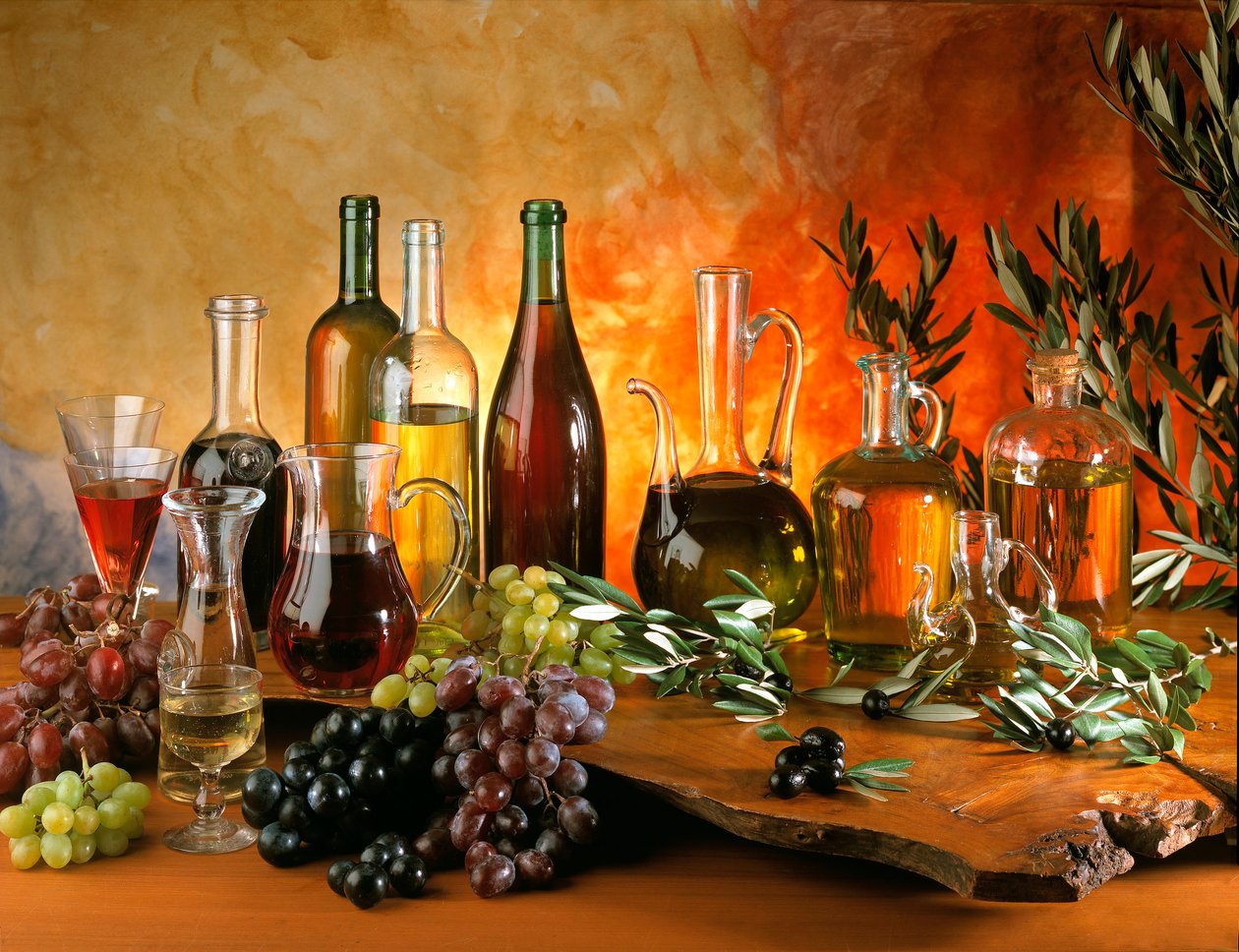 Diet: stilleben med vinkaraffer, druvklasar, oljeflaskor och oliver. av William M. Timlin