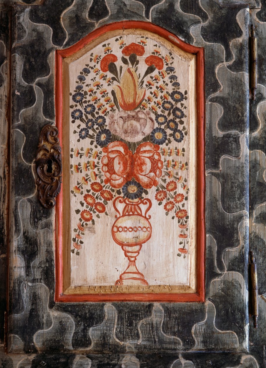 Dörr av handgjort träskåp med handmålad blomdekor, San Giovanni, Trentino-Alto Adige, Italien, Detalj av William M. Timlin