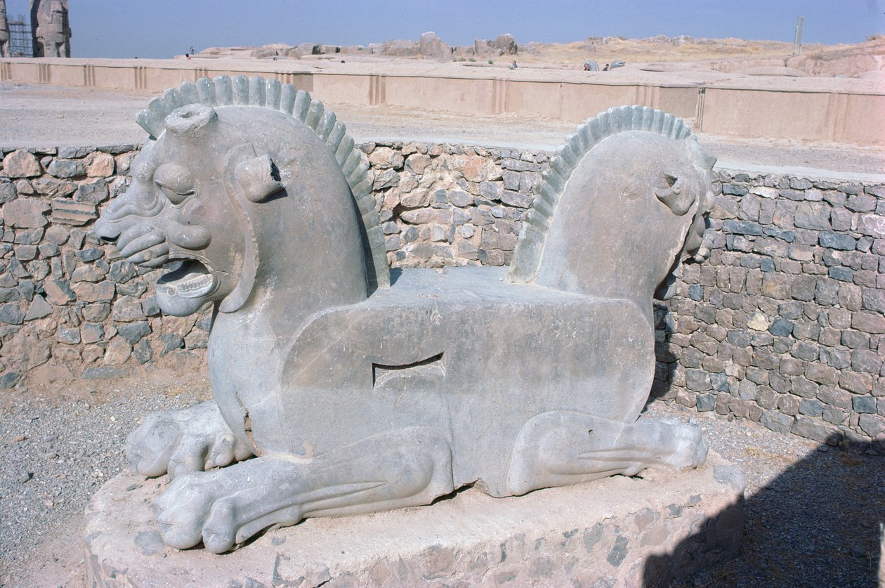 Dubbeldrake från en huvudstad, Achaemenian period, 500-talet f.Kr. (foto) (se även 117108) av Unbekannt