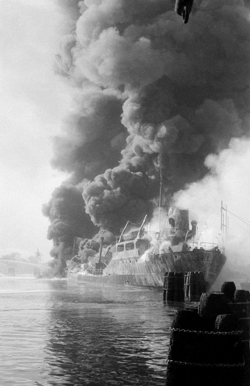EXPLOSION AV OLJETANKERN "" ROSARIO PELLEGRINO "" I PORTO MARGHERA, Venedig - 1960 av Unbekannt
