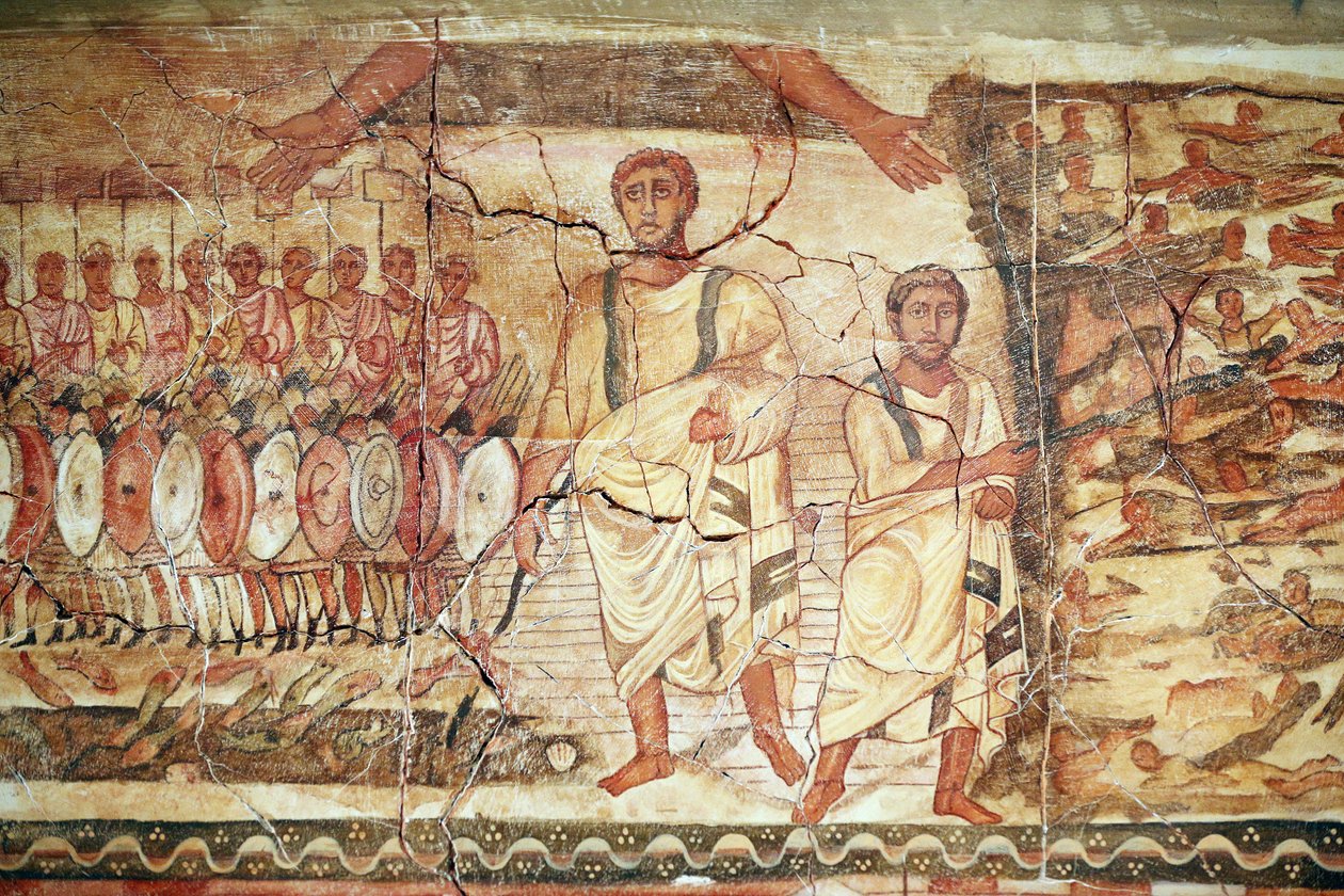 Exodus och korsning av Röda havet, fresk från synagogan i Doura (Dura) Europos, 244-245, och förvarad på Damaskus nationalmuseum. Foto taget på Jewish Museum i New York under en utställning. av Unbekannt