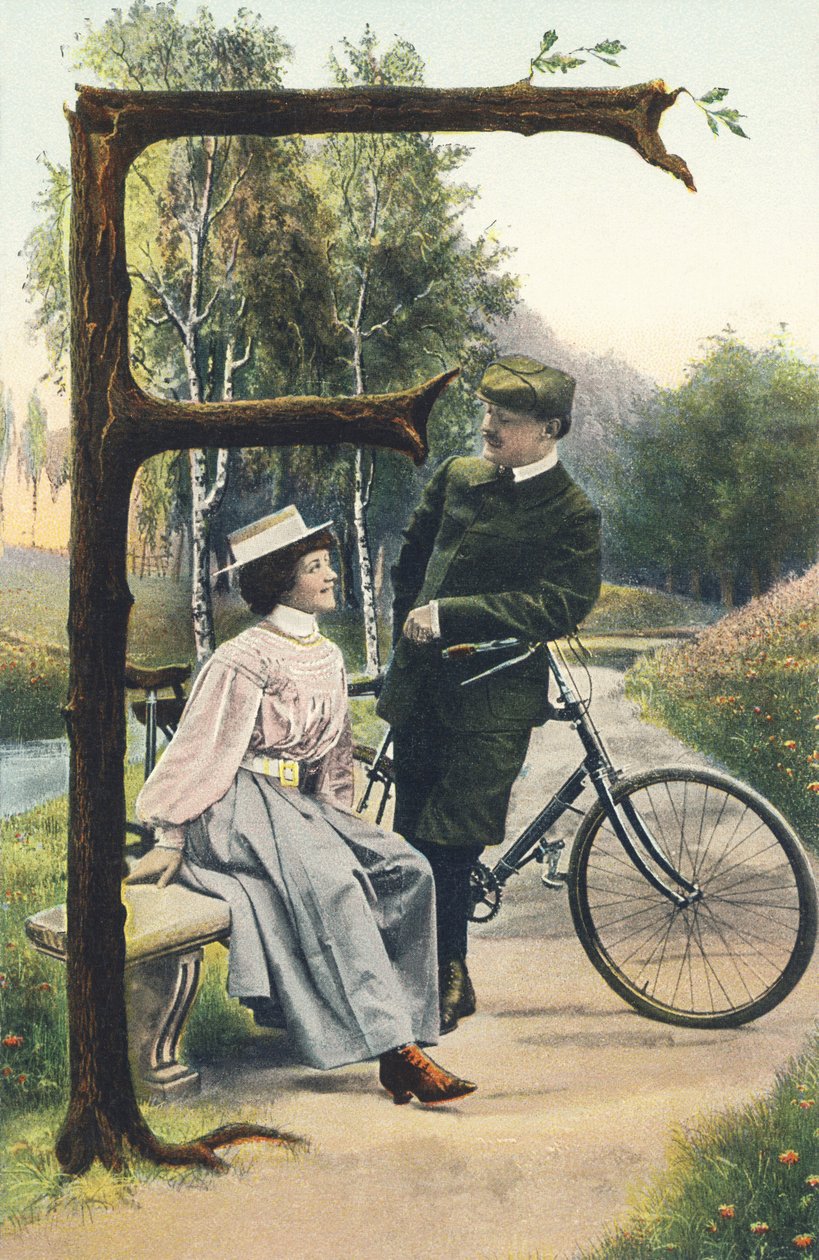 F: En man utklädd till cyklist och lutar sig på sin cykel diskuterar med en kvinna som sitter på en bänk. Landsdekor - Alfabettecken Ref Th. E., L. Theochrom - Serie 994. Theodor Eisman, förläggare, Leipzig av Unbekannt